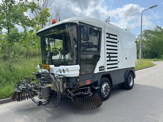 ( Locatie Nijkerk ) Veegmachine, Ravo, 580 Euro 5, 2013